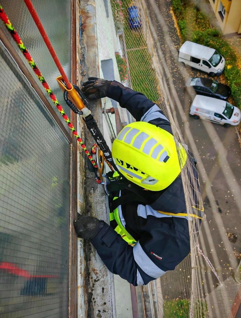 Obrázek zedníckých oprav ve výšce